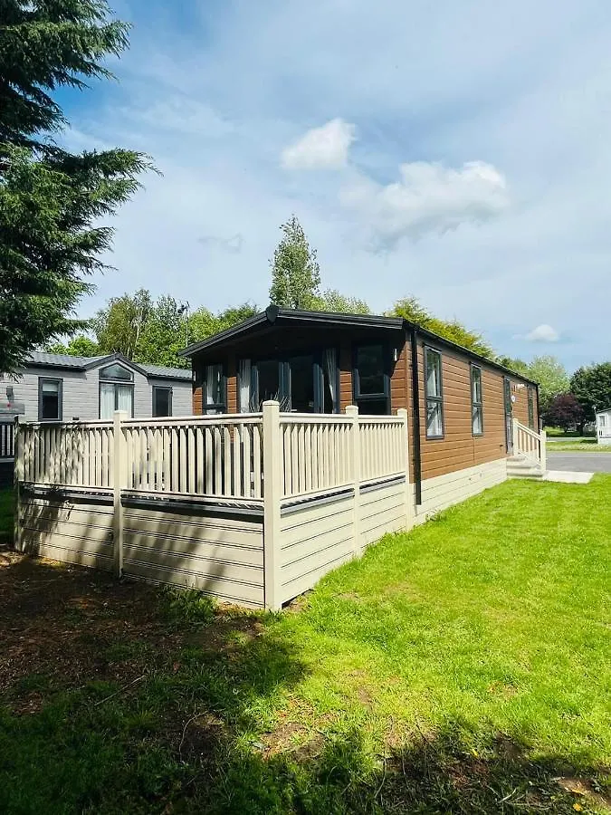 Woodpark Lodge With Hot Tub York